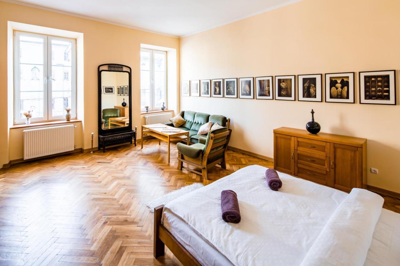 Romari Ставропігійська Leilighet Lviv Eksteriør bilde